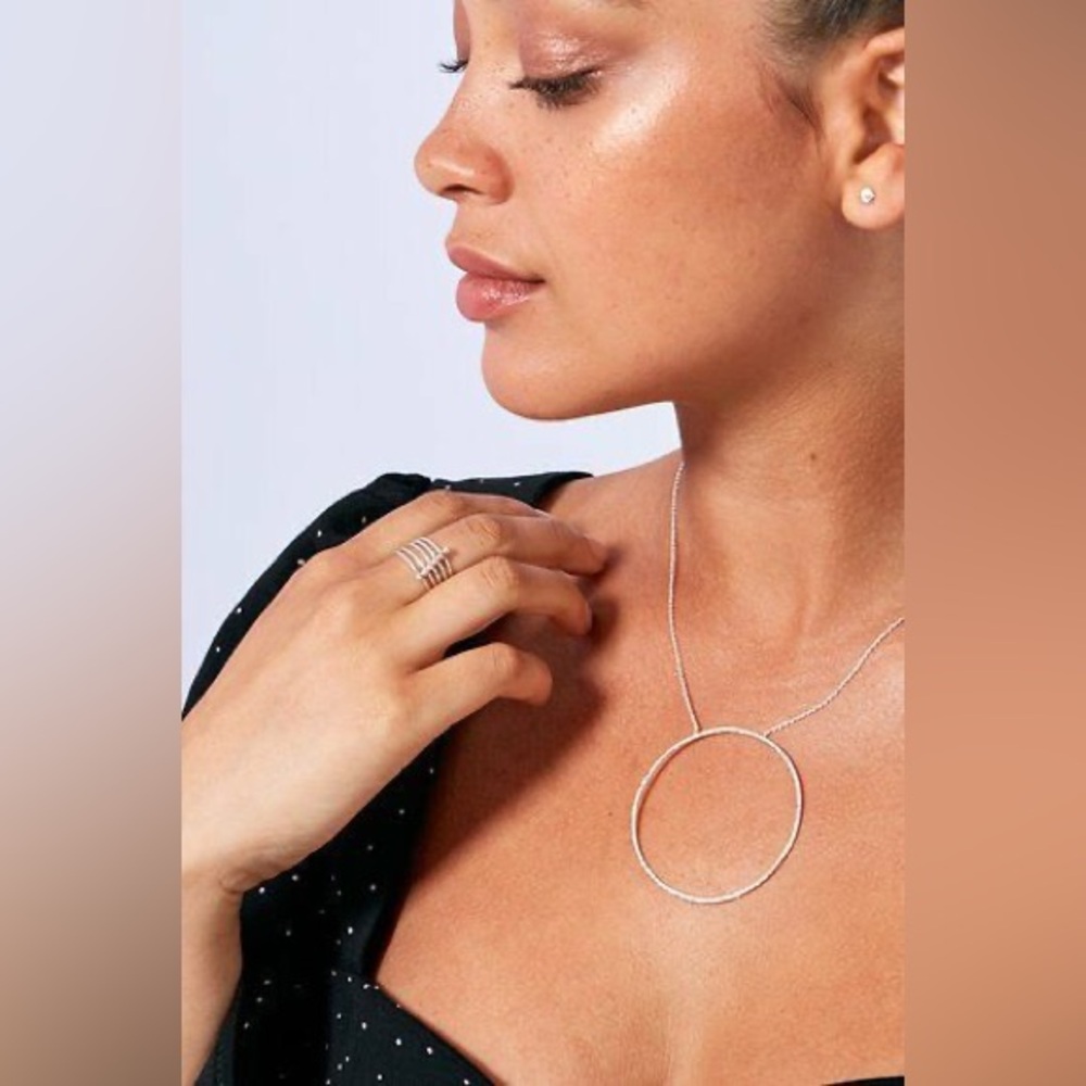 Stella & Dot Essential Hammered Hoop Pendant Necklace